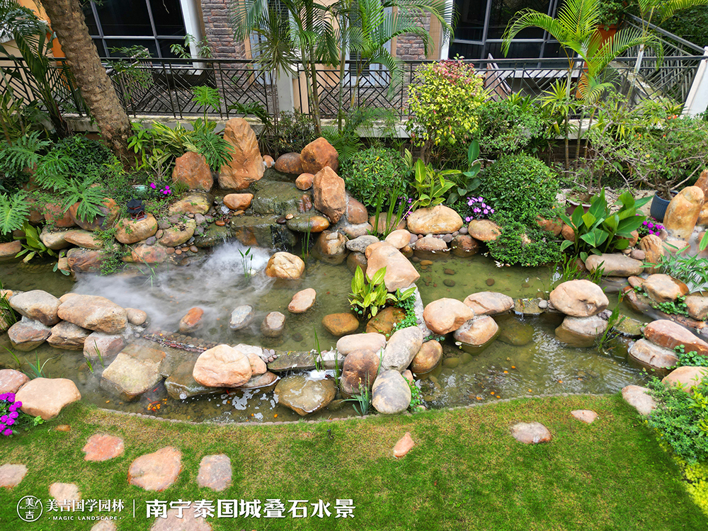 南宁泰国城叠石水景